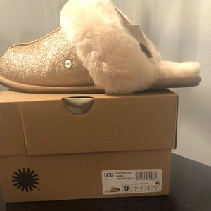 Ugg Scuffette II sparkle slippers size 9 Gold NWT